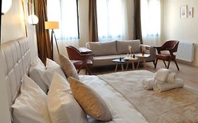 Golden Door Hotel
